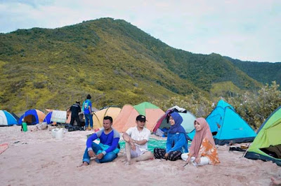 Pantai Rontu Tempat Wisata Bahari di Nusa Tenggara Barat