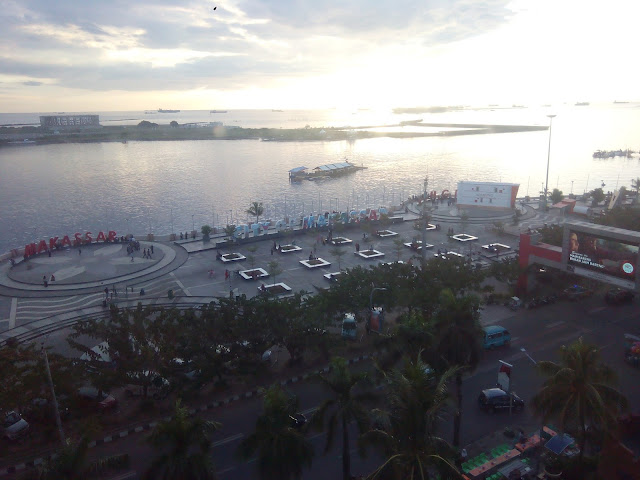 Pantai Losari dari Lantai 7 Hotel Aryaduta