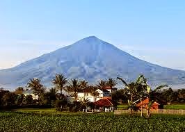 6 Gunung Paling Angker Yang Ada Di Indonesia