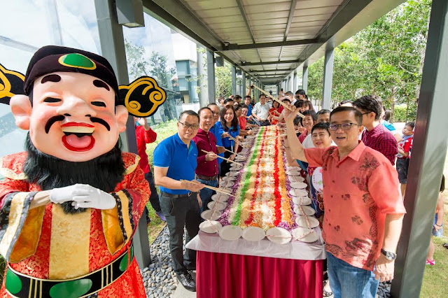 Dato’ Hoo Kim See, Senior General Manager of IJM Land, Sales & Marketing of Central Region, Edward Chong, Managing Director of IJM Land Berhad, and Dato' Soam Heng Choon, Chief Executive Officer of IJM Corporation Berhad (right), tossing the Yee Sang for a prosperous Year of the Rooster along with IJM staff and visitors to the event