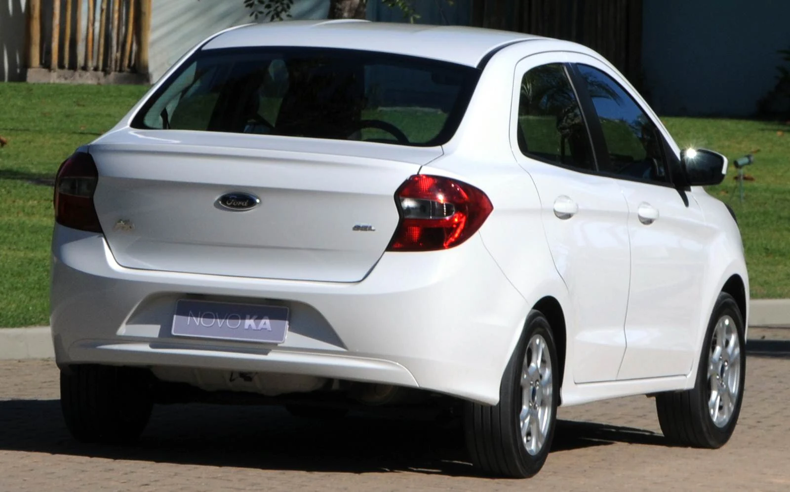 Novo KA+ (Sedan) 2015 