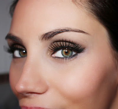 Mettre des faux cils sans colle