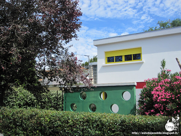 Royan - Villa - Private house  Architectes: René Baraton, Jean Bauhain, Marc Hébrard  Projet / Construction: 1956 - 1959