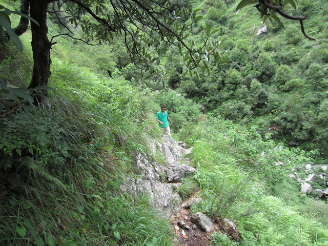 route himalyan waterfall