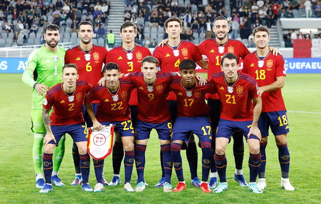 📸SELECCIÓN DE ESPAÑA 📆16 noviembre 2023 ⬆️David Raya, Mikel Merino, Robin Le Normand, Pau Torres, Joselu, Martín Zubimendi. ⬇️Álex Grimaldo, Jesús Navas, Gavi, Lamine Yamal y Mikel Oyarzabal. SELECCIÓN DE CHIPPRE 1 🆚 SELECCIÓN DE ESPAÑA 3 Jueves 16/11/2023, 18:00 horas. XVII Eurocopa de fútbol 2024, fase de clasificación, Grupo A, jornada 7. Limassol, Chipre, Alphamega Stadium: 10.500 espectadores. GOLES: ⚽0-1: 5’, Lamine Yamal. ⚽0-2: 22’, Mikel Oyarzabal. ⚽0-3: 28’, Joselu. ⚽1-3: 75’, Kostas Pileas.