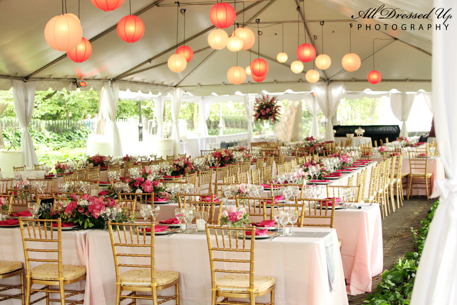 When you are planning to have your wedding outdoors keep in mind that you 