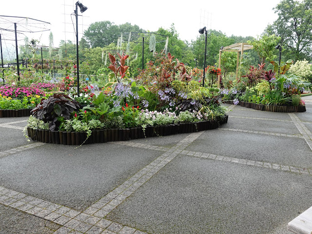 鳥取県西伯郡南部町鶴田　とっとり花回廊　エントランス展示