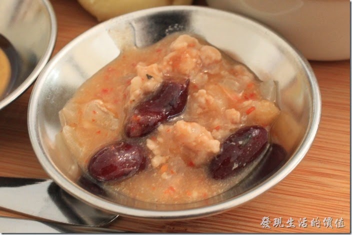 台南-晚起餐館(getlate)。這是「墨式辣豆肉醬」沾醬，這應該是另外一份餐點的主餐，這裡用來當作司康烤餅的醬料，吃起來 