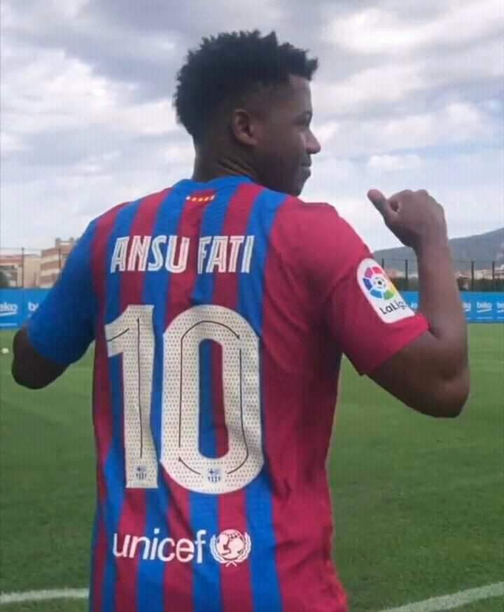 Antabbatar Da Baiwa Matashin Dan Wasan Barcalona Ansufati Riga Me Number 10 Wacce Messi Ce Yagoya Rigar Kafin Yakoma PSG