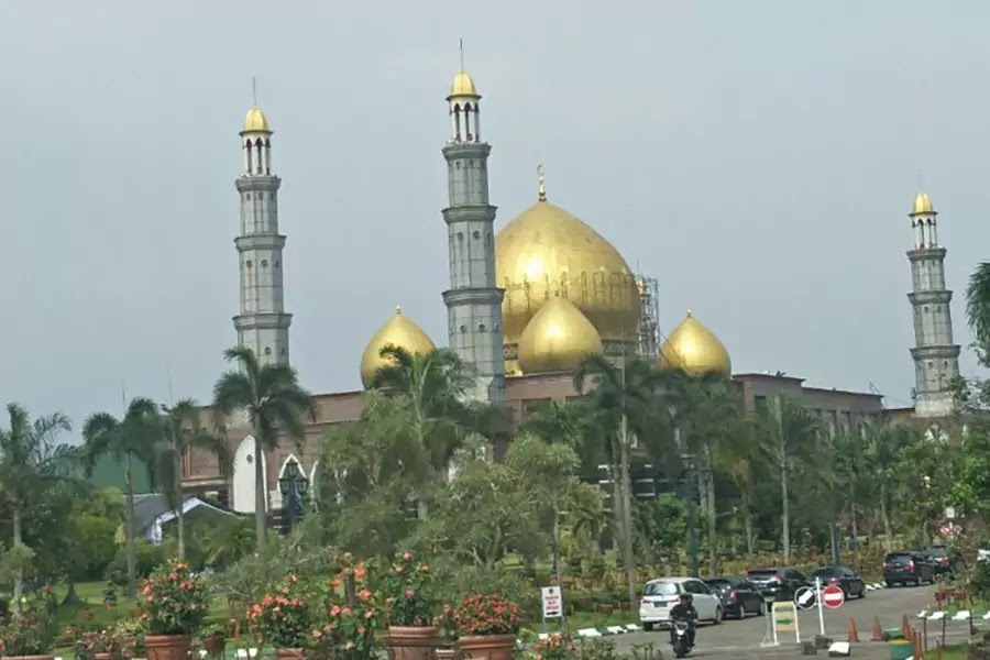 15 Masjid Unik di Indonesia, 2. Mushola Kubah Emas, Depok