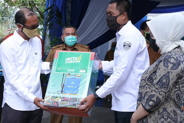 Pengurus Daerah Keluarga Alumni Universitas Gajah Mada (Kagama) Berikan Bantuan APD dan Disinfektan Untuk Kota Palembang