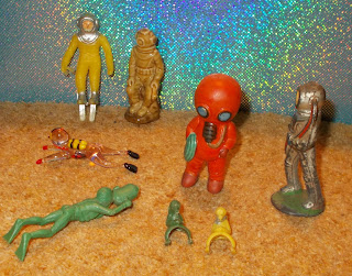 Cake Decoration; Deep Divers; Deep Sea Diver; Deep Sea Divers; Diver Cake Decoration Figure; Diver Figure; Diver Figures; Diver Figurine; Diver Figurines; Divers; Hollow-Cast Diver; Japanese Bisque Diver; Manoil Diver; Manoil Lead Figure; Scuba Divers; Skindivers; Small Scale World; smallscaleworld.blogspot.com; Wade Ceramics;