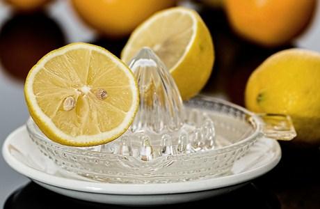 air perasan buah lemon