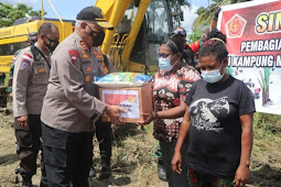 Sinergitas TNI-Polri Beri Bantuan ke Warga Terdampak Banjir di Kampung Mamberamo Koya Timur