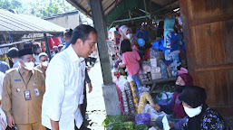 Presiden Jokowi Serahkan Sertifikat Tanah untuk Masyarakat di Kabupaten Blora