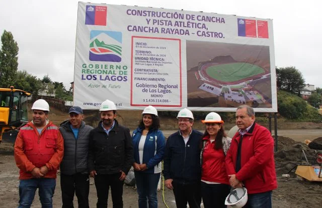 Consejeros regionales visitan proyecto de Cancha Rayada en Castro