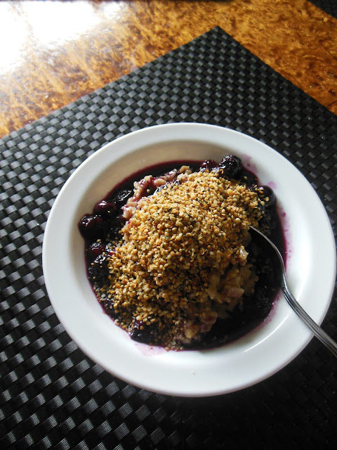 Morning Oats with Blueberry Maple Compote and toasted Hemp Hearts, delicious high protein breakfast to keep you going till lunch!