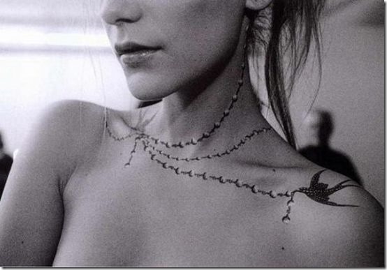 les_oiseaux_et_les_fleurs_collier_en_os_de_tatouage_pour_les_femmes