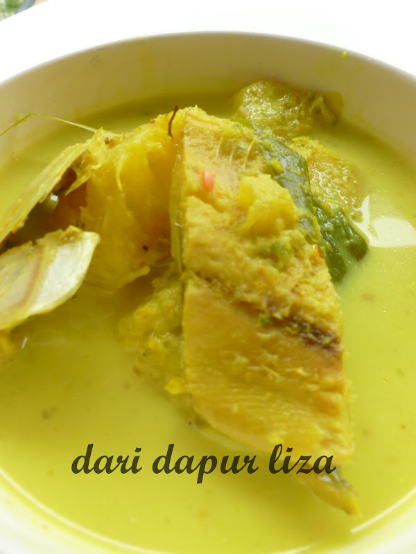 DaRi DaPuR LiZa: MASAK LEMAK NENAS DENGAN IKAN TERUBUK 