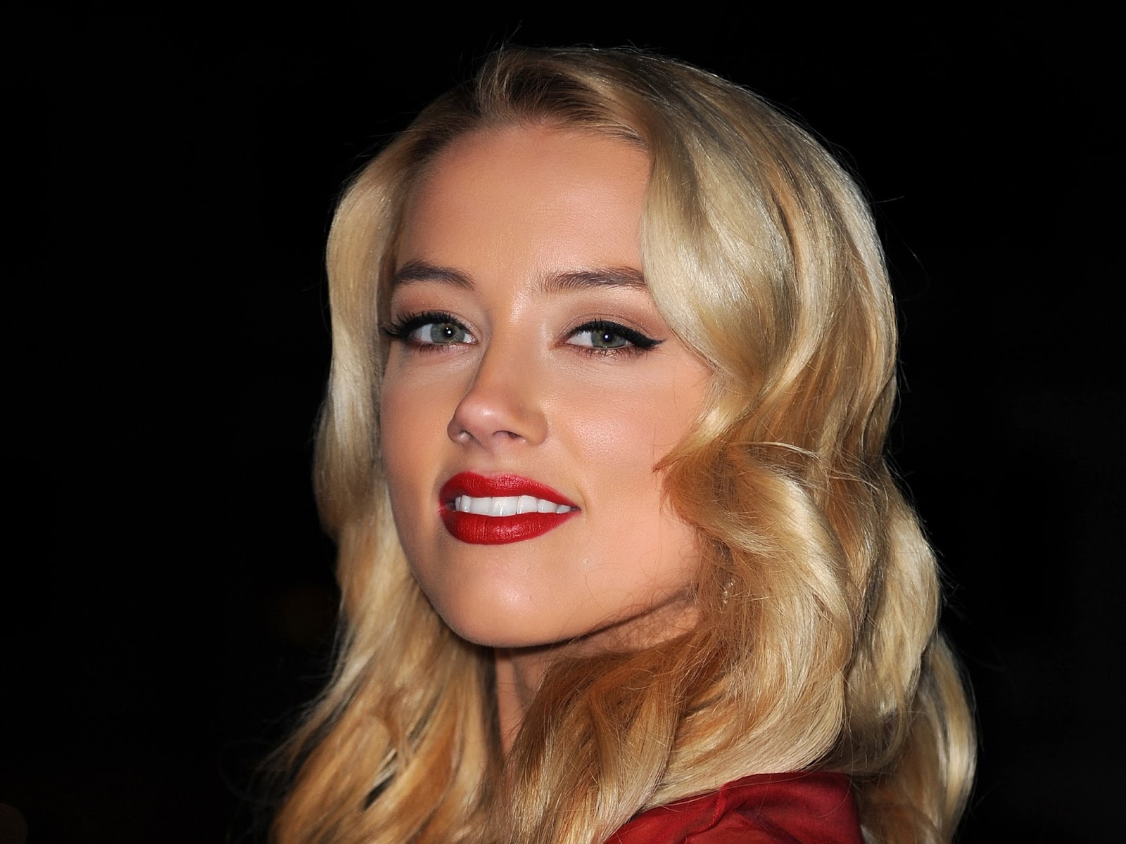 Amber Heard Hd Wallpapers Free Download