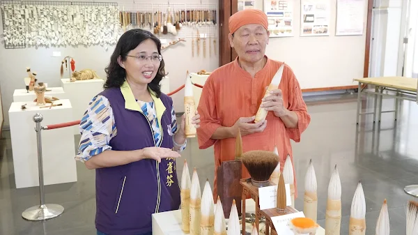 ▲陳景聰老師認為做筆如同做人，實實在在做筆，規規矩矩做人，期望將技術傳承給需要的人，不一定要傳給子嗣，因此致力於教育傳承。（記者林明佑攝）