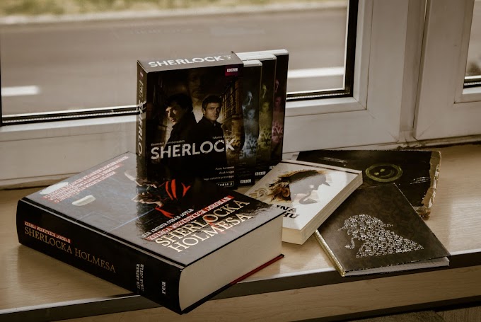 Jak ogarnąć Sherlocka? Jaka jest poprawna kolejność czytania powieści i opowiadań Doyle'a?
