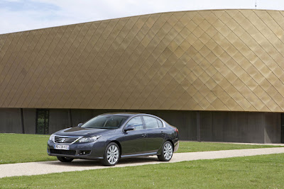 2011 Renault Latitude Official Photos