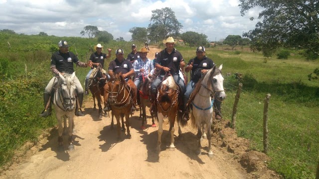 CAVALEIROS FAZEM VISITAÇÃO PELA ZONA RURAL DE BOM CONSELHO E REGIÃO