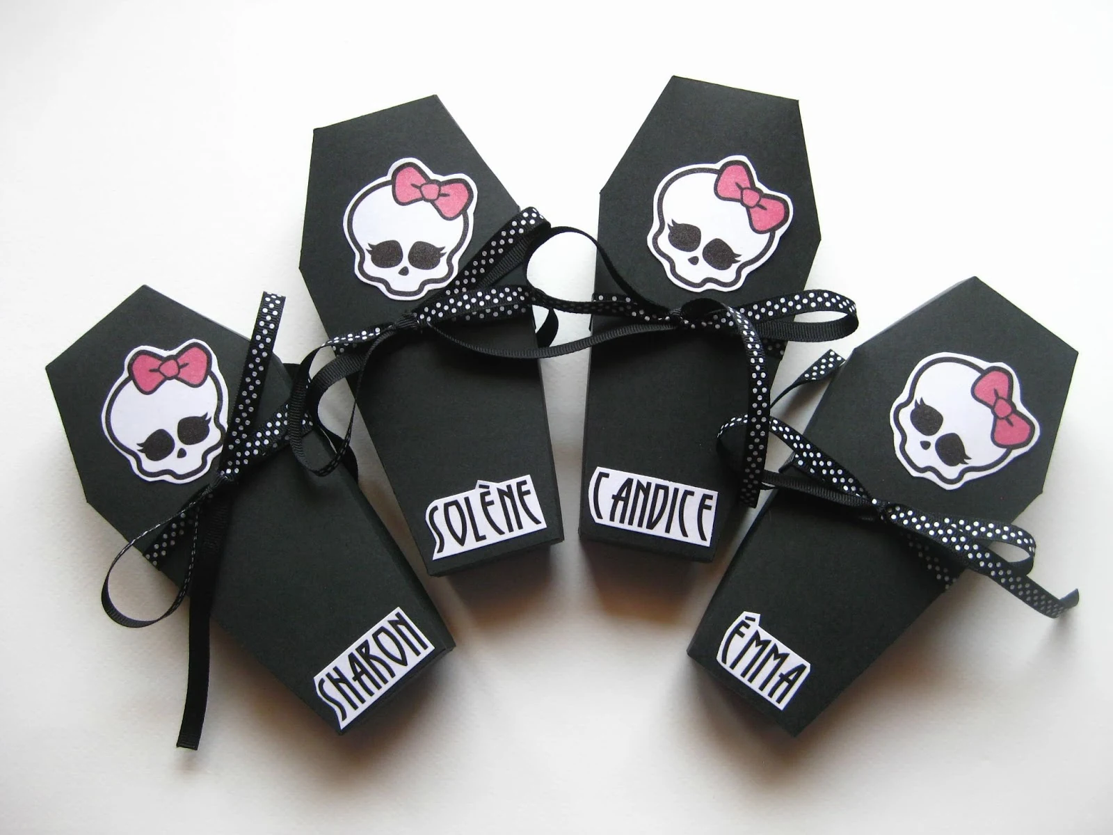 Monster High 3D Free Printable Coffins. 