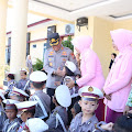  Wujud Polisi Sahabat Anak, Kapolres Sidrap bersama Ketua Bhayangkari Sambut Kedatangan Anak TK di Mapolres