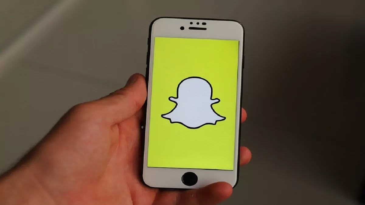 Snapchats My AI Chatbot Draws Criticism Over Privacy and Accuracy Concerns