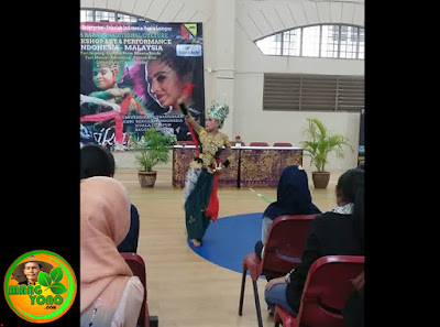 Puri Emily Ratu Jaipong Tampil di KBRI Malaysia