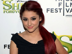 Ariana Grande Rilis Lagu Tiap Pekan Menuju Natal 2013