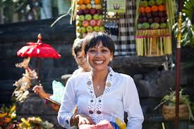 Sasak smiles greet the tourists.