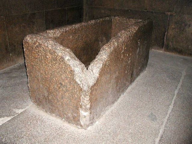 Unfinished box with a broken corner and with no lid or inscriptions only thing found inside the King’s Chamber