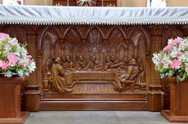 Santa Ceia no altar da Catedral de Pedra