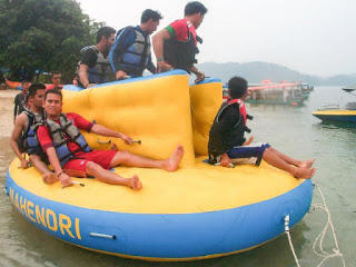 donut boat