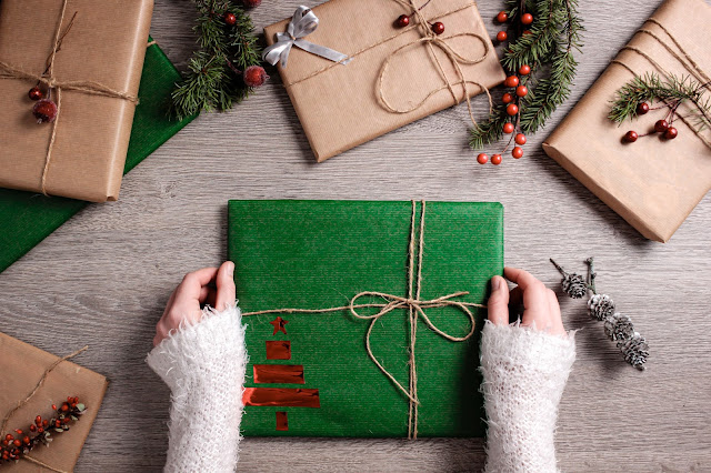 Christmas present Photo by Lucie Liz from Pexels