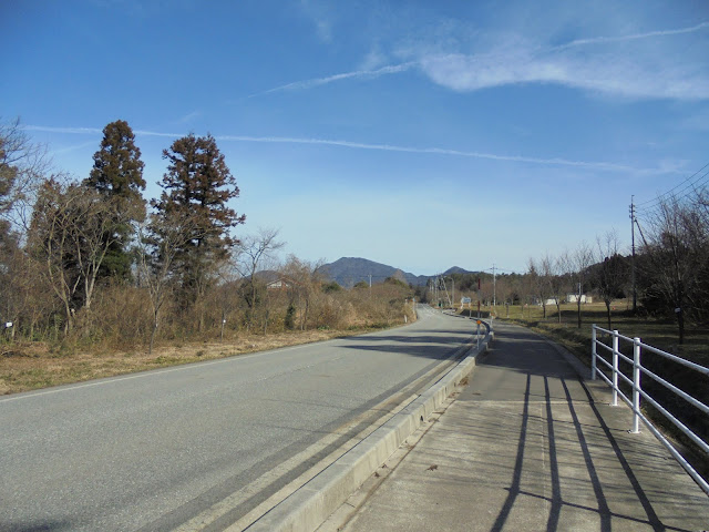 ロイヤルホテルの歩道に向かいます