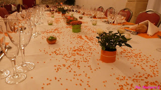 mariage, orange, vert, blanc, gerbera, calla, bougie, vase, cheveux, coiffure, menu, décor