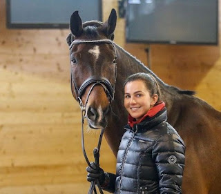 Picture of Thomas Muller's wife Lisa Muller with a horse