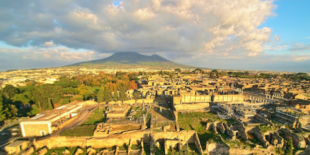 Fascination Vesuvius: the Neapolitan fire mountain