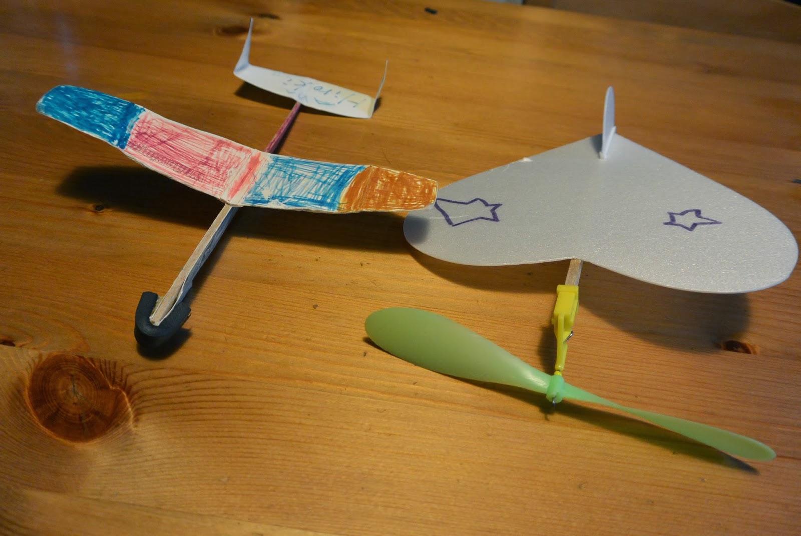 飛行機は夢がある 子供と一緒にゴム動力飛行機を飛ばす