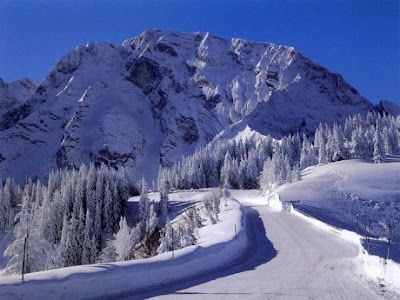 Montaña Cubierta de Nieve