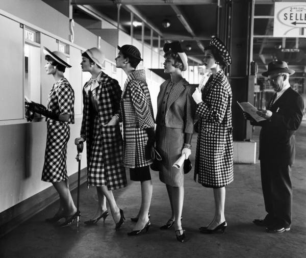 WOMENS FASHION IN THE 50S