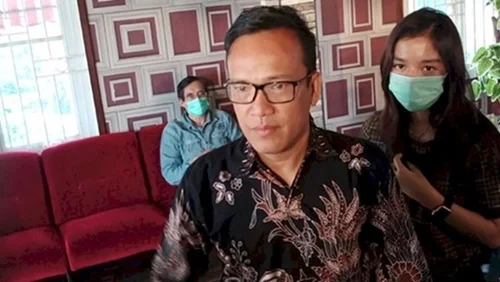 Selain Setop Fasilitas Hotel, Joman Desak Puan Maharani Pecat Setjen DPR karena Rangkap Komisaris BUMN