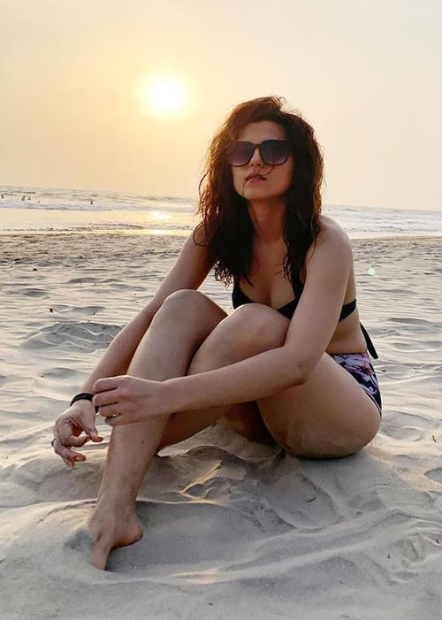 Ridhi Dogra bikini hot actress