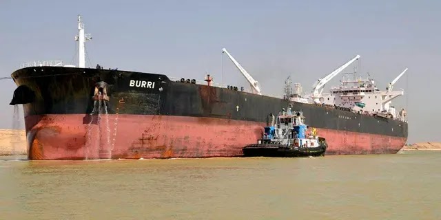 Tráfego interrompido no Canal de Suez, no Egito, após colisão de dois petroleiros