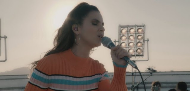 Aline Barros lança clipe da canção "Invencível"