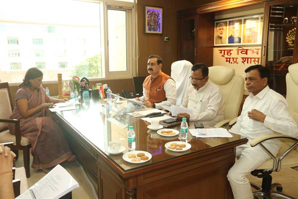 बीयर पर आयात शुल्क घटाने पर समिति सहमत : गृह मंत्री डॉ. मिश्रा